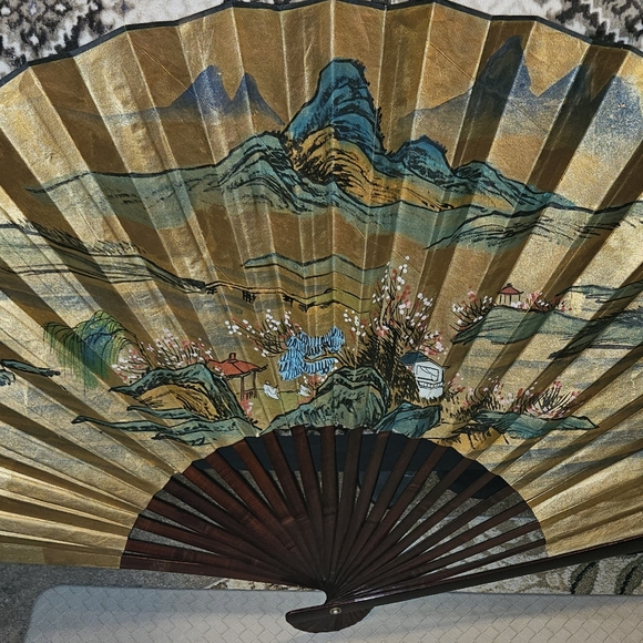 Vintage Large Handpaint Chinoiserie Gold Paper Fold Out Fan from the Philippines - Picture 12 of 16
